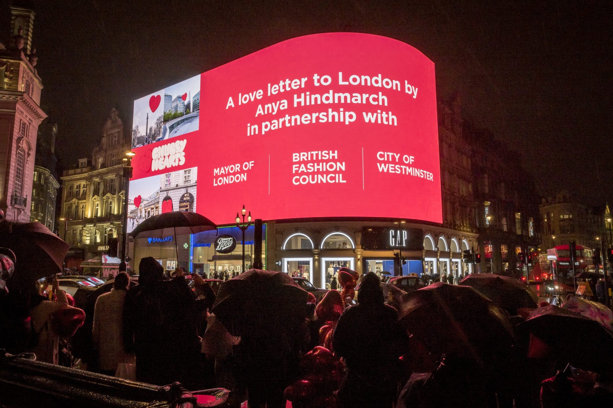 Ocean Outdoor and Landsec share the Chubby Hearts London love | Ocean ...